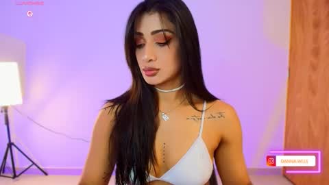Snapshot of dannawells chatting on 06-23-26, 01:03 Danna Wells online show from 06-23-26, 01:03