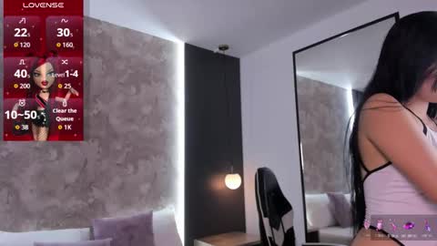 Snapshot of danne_bratz_ chatting on 10-31-25, 03:35 D A N N A online show from 10-31-25, 03:35