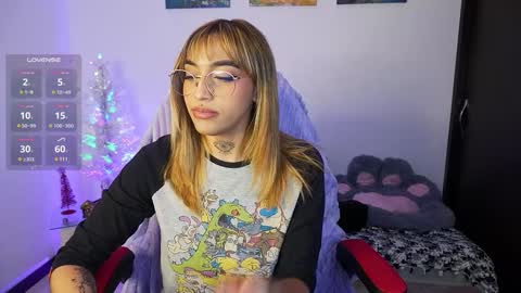 Snapshot of dannielle_ chatting on 12-12-24, 10:52 online show from 12-12-24, 10:52