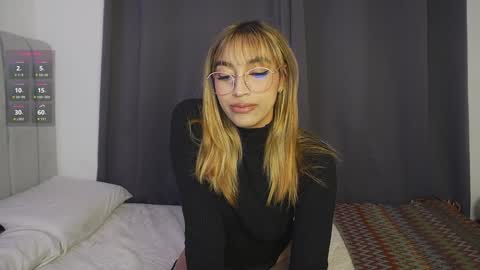 Snapshot of dannielle_ chatting on 01-07-25, 08:10 online show from 01-07-25, 08:10