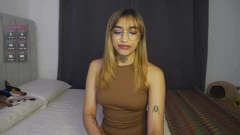 Snapshot of dannielle_ chatting on 03-07-25, 08:33 online show from 03-07-25, 08:33