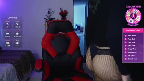 Snapshot of dannielle_ chatting on 10-12-25, 07:35 online show from 10-12-25, 07:35