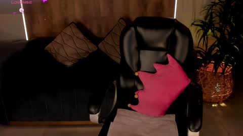 Snapshot of danniesmithx chatting on 02-01-25, 04:03 Dannie online show from 02-01-25, 04:03