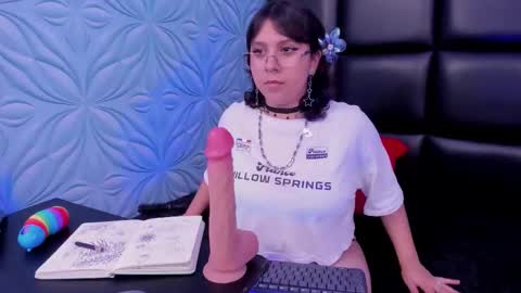 Snapshot of dannixxxluv chatting on 03-13-26, 07:04 Dannixxx online show from 03-13-26, 07:04