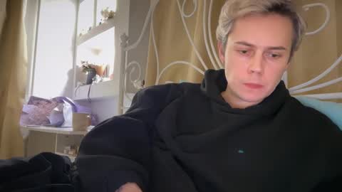 Snapshot of danny_love01 chatting on 12-15-25, 04:44 danny online show from 12-15-25, 04:44