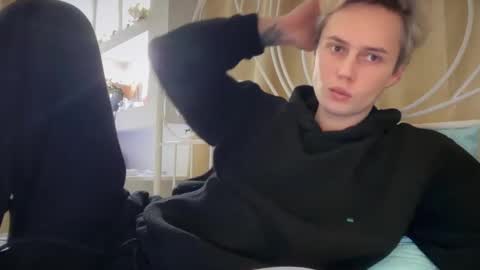 Snapshot of danny_love01 chatting on 12-17-25, 05:08 danny online show from 12-17-25, 05:08