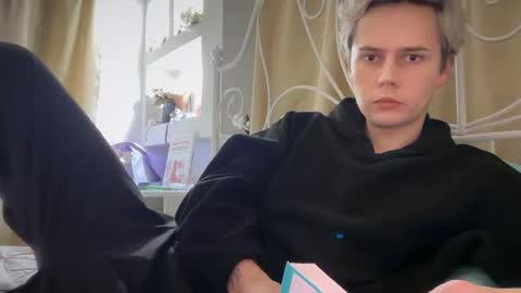 Snapshot of danny_love01 chatting on 12-20-25, 02:35 danny online show from 12-20-25, 02:35