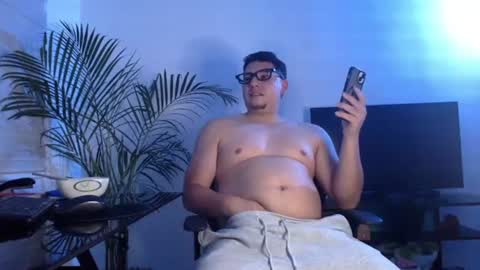 Snapshot of dante_xo chatting on 06-24-26, 12:09 A L E J A N D R O online show from 06-24-26, 12:09