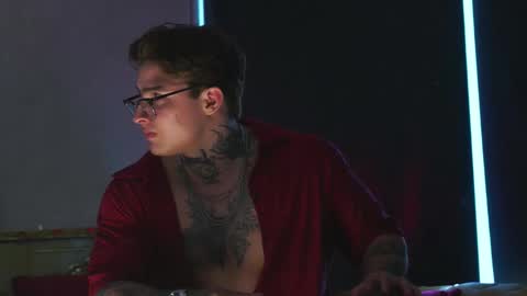 Snapshot of dantecoppolaa chatting on 10-18-25, 08:53 Dante coppola online show from 10-18-25, 08:53