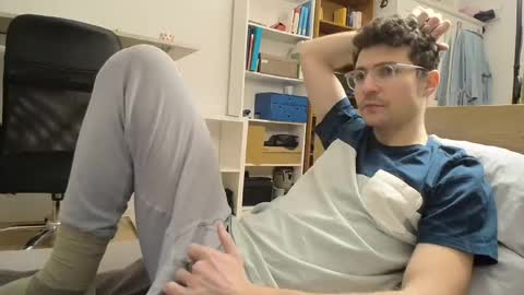 Snapshot of dantheman233 chatting on 02-14-25, 05:57 Daniel online show from 02-14-25, 05:57