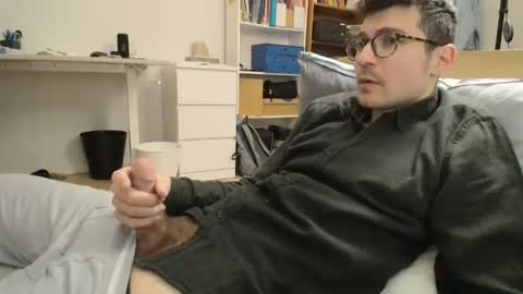 Snapshot of dantheman233 chatting on 12-22-25, 08:39 Daniel online show from 12-22-25, 08:39