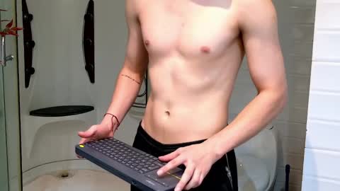 Snapshot of danutu09 chatting on 03-24-26, 09:31 PlayWithMe online show from 03-24-26, 09:31