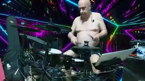 Snapshot of dany_drums chatting on 06-13-26, 08:12 Dany Drums online show from 06-13-26, 08:12