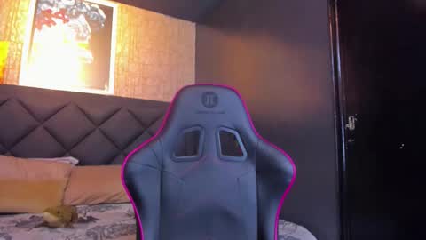 Snapshot of dany_dryy chatting on 10-23-25, 08:18 Dany online show from 10-23-25, 08:18