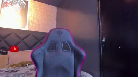 Snapshot of dany_dryy chatting on 10-31-25, 09:43 Dany online show from 10-31-25, 09:43