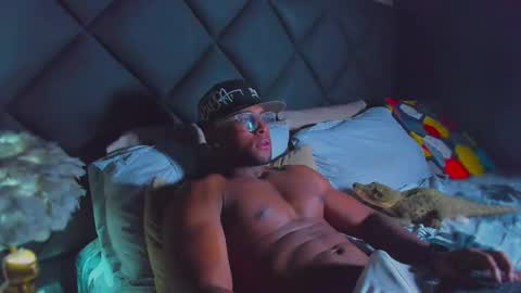 Snapshot of dany_dryy chatting on 12-22-25, 10:18 Dany online show from 12-22-25, 10:18