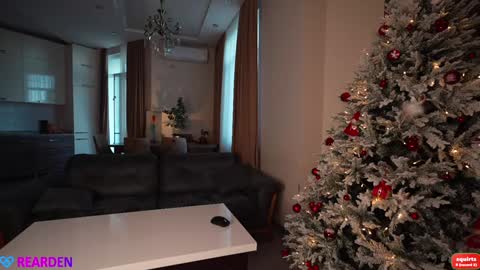 Snapshot of danyandannarearden chatting on 12-21-25, 05:14 Dany and Anna online show from 12-21-25, 05:14