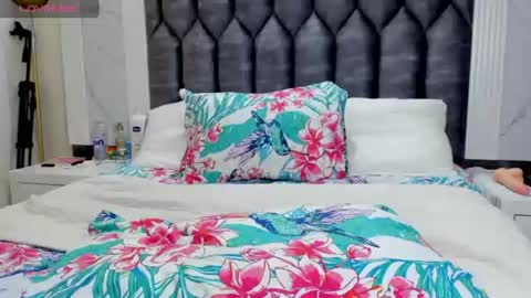daphaineex online show from 07-17-26, 06:02