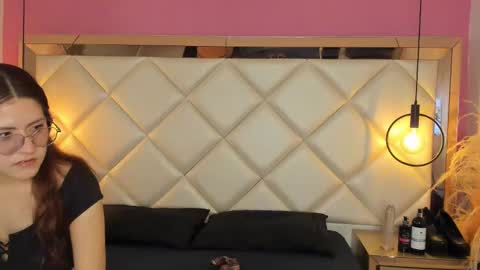 daphne_and_roger online show from 09-18-25, 11:34