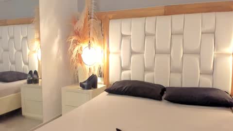 daphne_and_roger online show from 09-22-25, 11:34