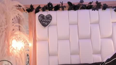 daphne_and_roger online show from 04-28-26, 11:04