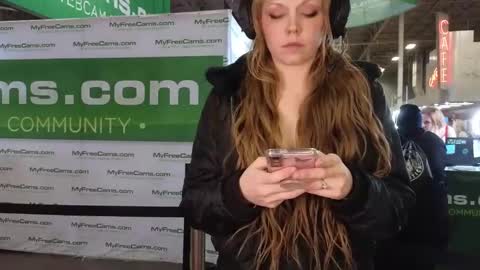Snapshot of daphnemadison chatting on 12-07-24, 11:12 Daphne Madison online show from 12-07-24, 11:12