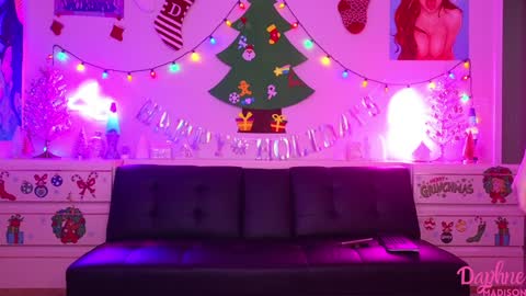 Snapshot of daphnemadison chatting on 12-19-24, 09:06 Daphne Madison online show from 12-19-24, 09:06