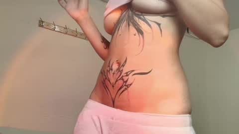 Snapshot of daphnepurple chatting on 01-16-25, 12:20 DAPHNE online show from 01-16-25, 12:20