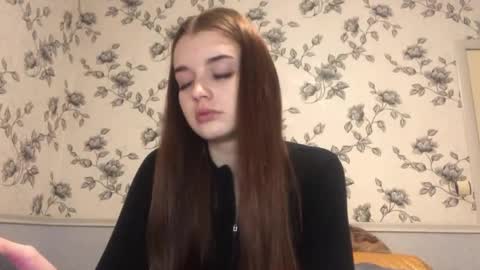 Snapshot of daphnesterlace chatting on 05-06-26, 07:08 Emilia online show from 05-06-26, 07:08