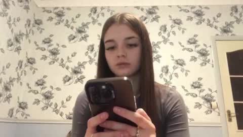 Snapshot of daphnesterlace chatting on 05-11-26, 09:56 Emilia online show from 05-11-26, 09:56