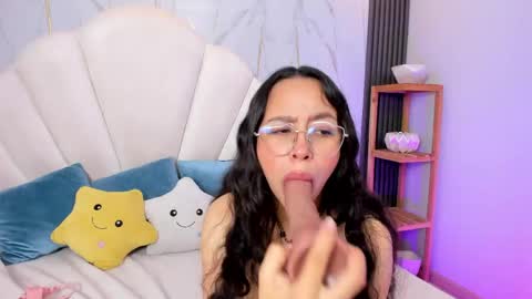 Snapshot of daphnevalucci chatting on 04-14-26, 05:02 daphnevalucci online show from 04-14-26, 05:02