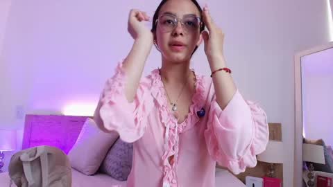 Snapshot of daphnevalucci chatting on 04-27-26, 08:07 daphnevalucci online show from 04-27-26, 08:07