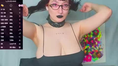 Snapshot of dario_doll_ chatting on 10-22-25, 08:36 Daria online show from 10-22-25, 08:36