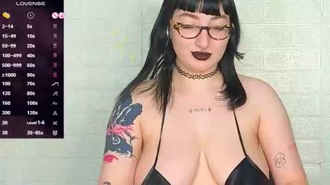 Snapshot of dario_doll_ chatting on 12-14-25, 01:44 Daria online show from 12-14-25, 01:44