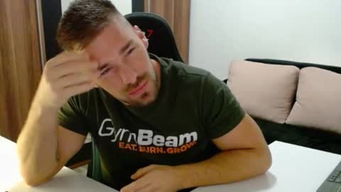 darius_94 online show from 10-05-25, 03:49