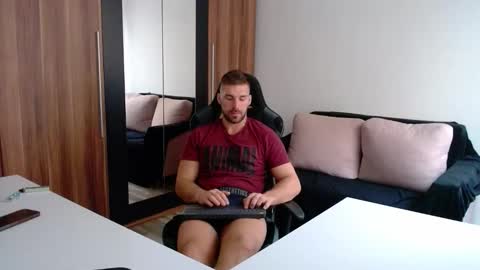 darius_94 online show from 10-08-25, 07:39