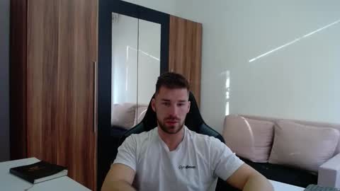 darius_94 online show from 04-19-26, 05:29