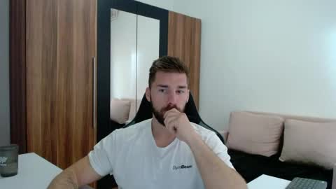 darius_94 online show from 06-07-26, 05:33