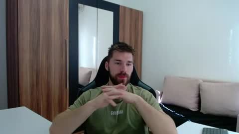 darius_94 online show from 06-12-26, 05:39