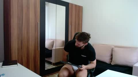 darius_94 online show from 06-14-26, 04:36
