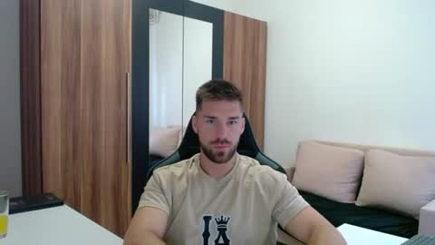 darius_94 online show from 07-28-26, 04:30