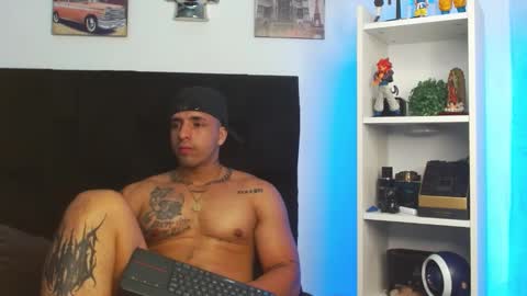 Snapshot of darius_phoenix chatting on 01-22-25, 12:38 Darius Phoenix online show from 01-22-25, 12:38