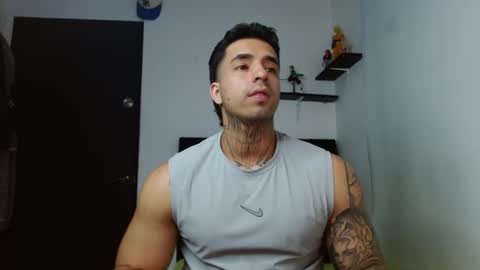 Snapshot of darius_phoenix chatting on 11-27-25, 08:33 Darius Phoenix online show from 11-27-25, 08:33