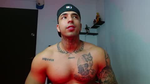 Snapshot of darius_phoenix chatting on 11-28-25, 08:00 Darius Phoenix online show from 11-28-25, 08:00