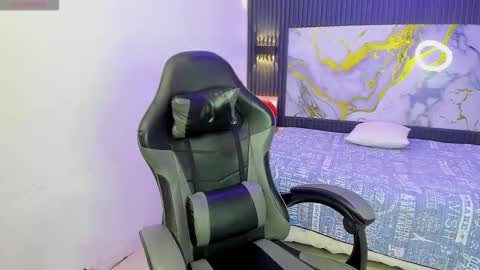 Snapshot of dark_desiree18 chatting on 03-11-26, 01:06 DARCK online show from 03-11-26, 01:06