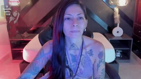 Snapshot of dark_gotica chatting on 06-08-26, 11:43 M I K A E L A online show from 06-08-26, 11:43
