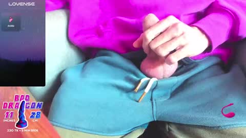 Snapshot of dark_greens chatting on 02-28-25, 10:20 dark greens online show from 02-28-25, 10:20