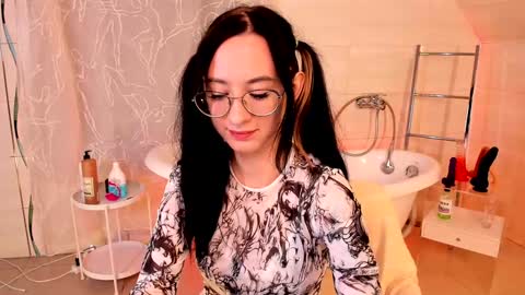 Snapshot of dark_lola_ chatting on 12-14-24, 09:51 Lola online show from 12-14-24, 09:51