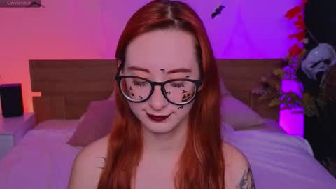 Snapshot of dark_lola_ chatting on 10-19-25, 11:27 Lola online show from 10-19-25, 11:27
