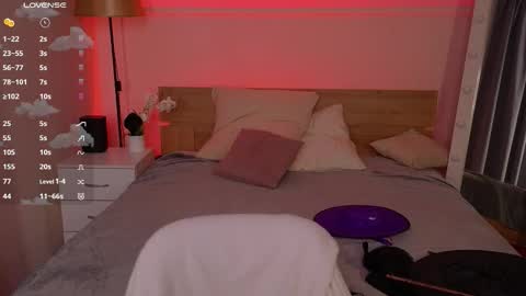 Snapshot of dark_lola_ chatting on 11-25-25, 02:33 Lola online show from 11-25-25, 02:33